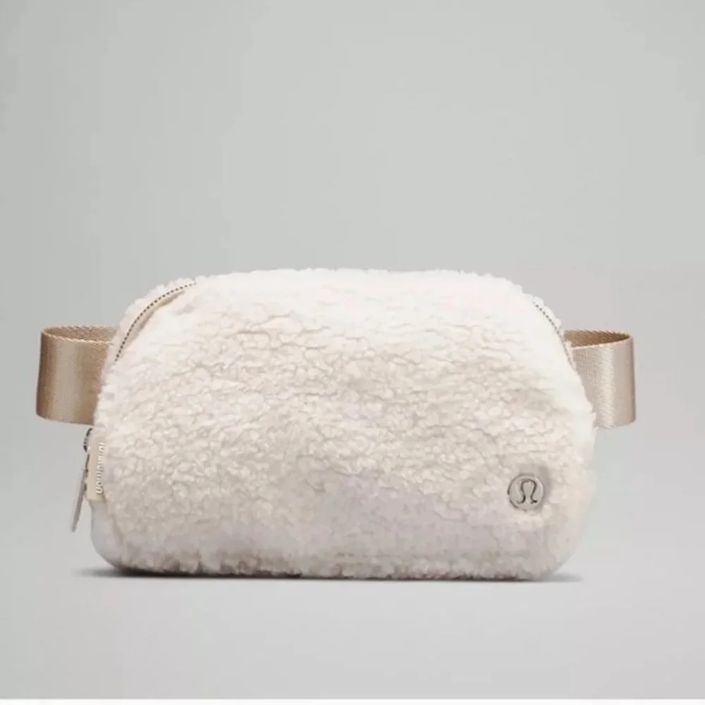 NWT Lululemon Fleece Everywhere Belt Bag 1L- Natural Ivory/ Trench - Picture 1 of 8